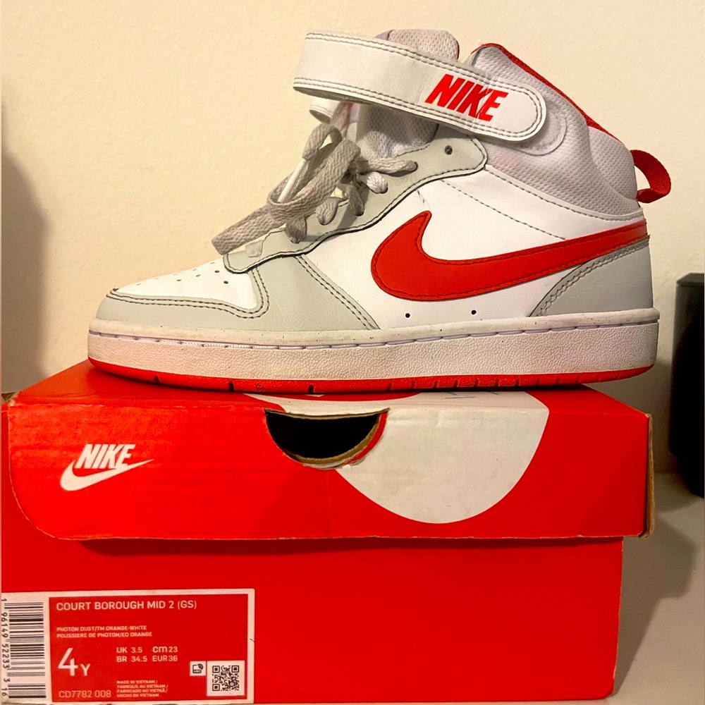 Original Nike Borough mid top